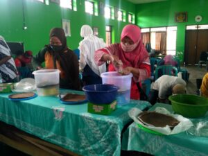 PELATIHAN BUDIDAYA TAUGE BAGI ANGGOTA PPDI KALURAHAN SUKOHARJO
