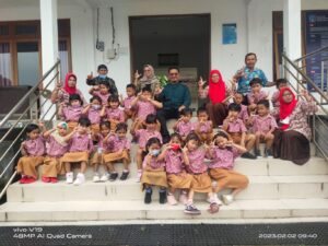 OUTINGCLASS TK BUDI ASIH DI PERPUSTAKAAN KALURAHAN SUKOHARJO