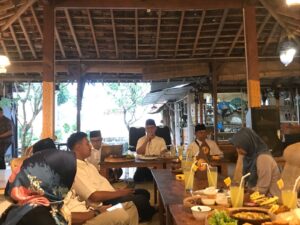 BUKA PUASA DAN PENGAJIAN BERSAMA PAMONG KALURAHAN SUKOHARJO BESERTA KELUARGA