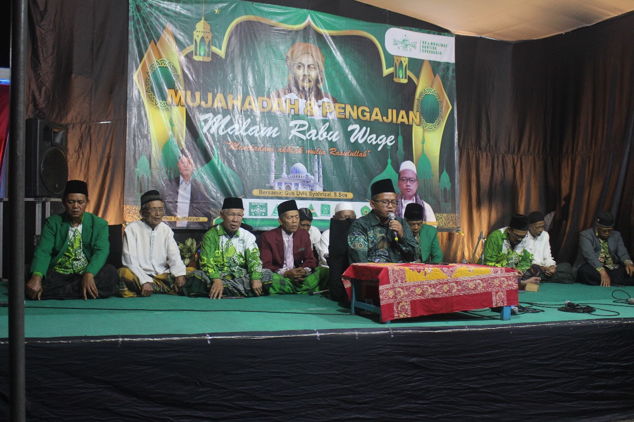 MUJAHADAH DAN PENGAJIAN RUTIN MALAM RABU WAGE DI PADUKUHAN NGLENGKONG